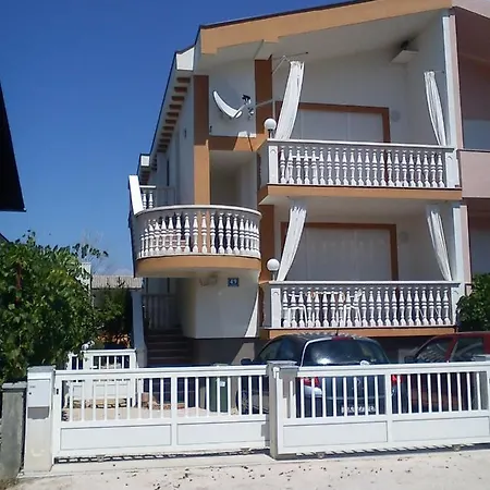 Apartment Apartman Mira Sabunike 2